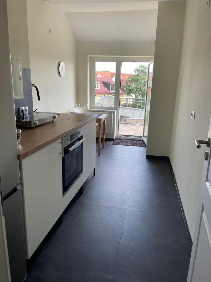 Schoene Neue 4 Zimmer Wohnung Mit Sued-Balkon Bis 8 Personen Naumburg (Saale) Exterior foto