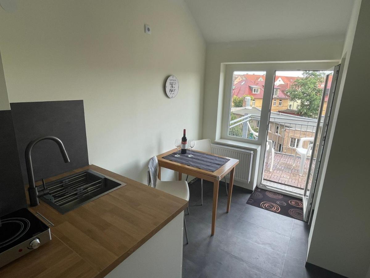 Schoene Neue 4 Zimmer Wohnung Mit Sued-Balkon Bis 8 Personen Naumburg (Saale) Exterior foto