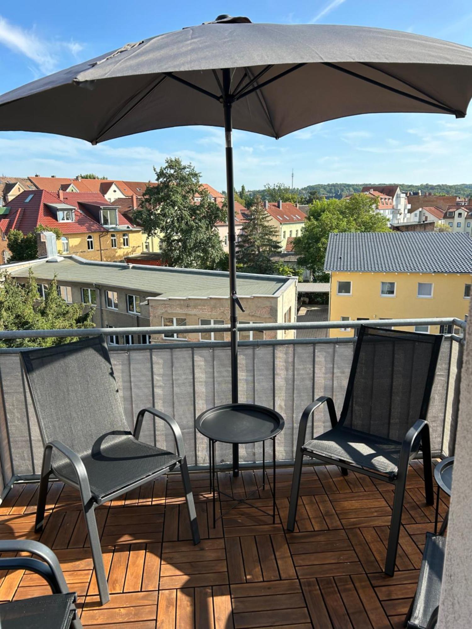 Schoene Neue 4 Zimmer Wohnung Mit Sued-Balkon Bis 8 Personen Naumburg (Saale) Exterior foto