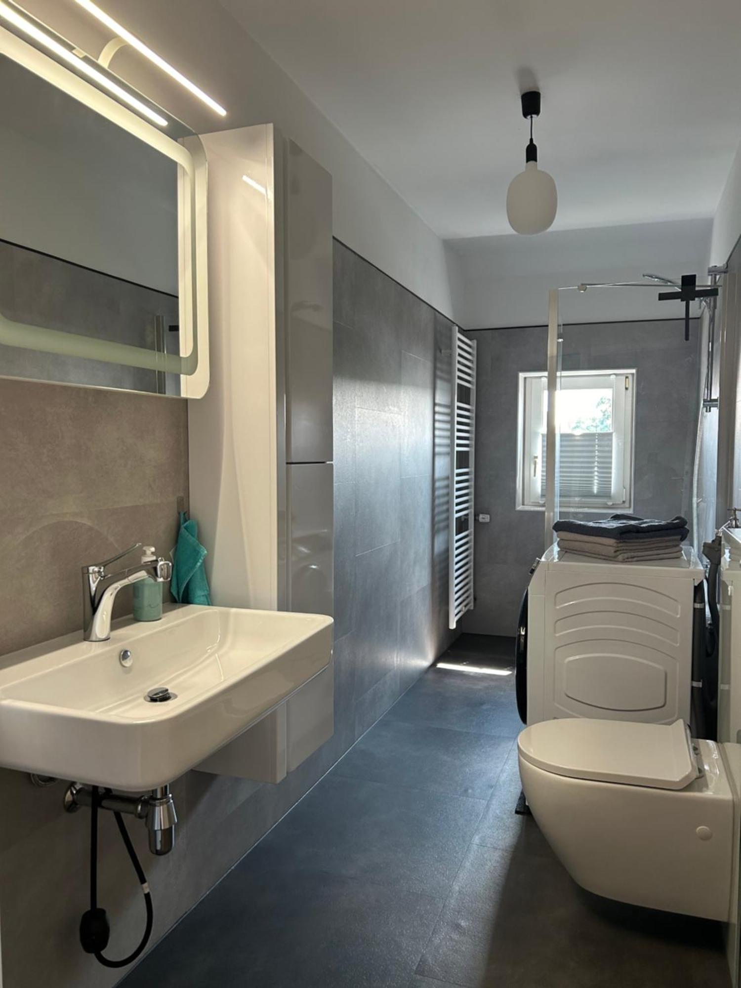 Schoene Neue 4 Zimmer Wohnung Mit Sued-Balkon Bis 8 Personen Naumburg (Saale) Exterior foto