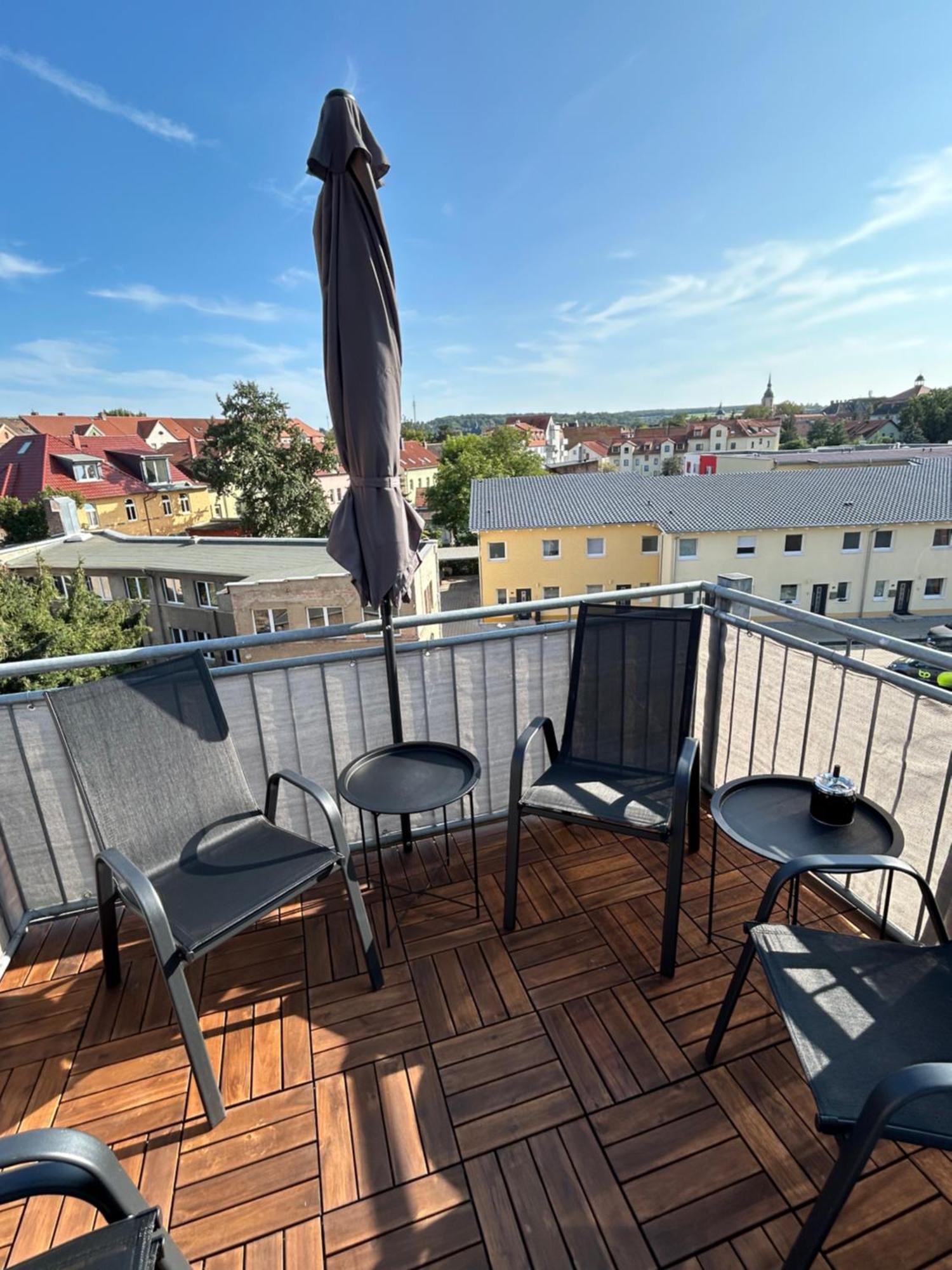 Schoene Neue 4 Zimmer Wohnung Mit Sued-Balkon Bis 8 Personen Naumburg (Saale) Exterior foto
